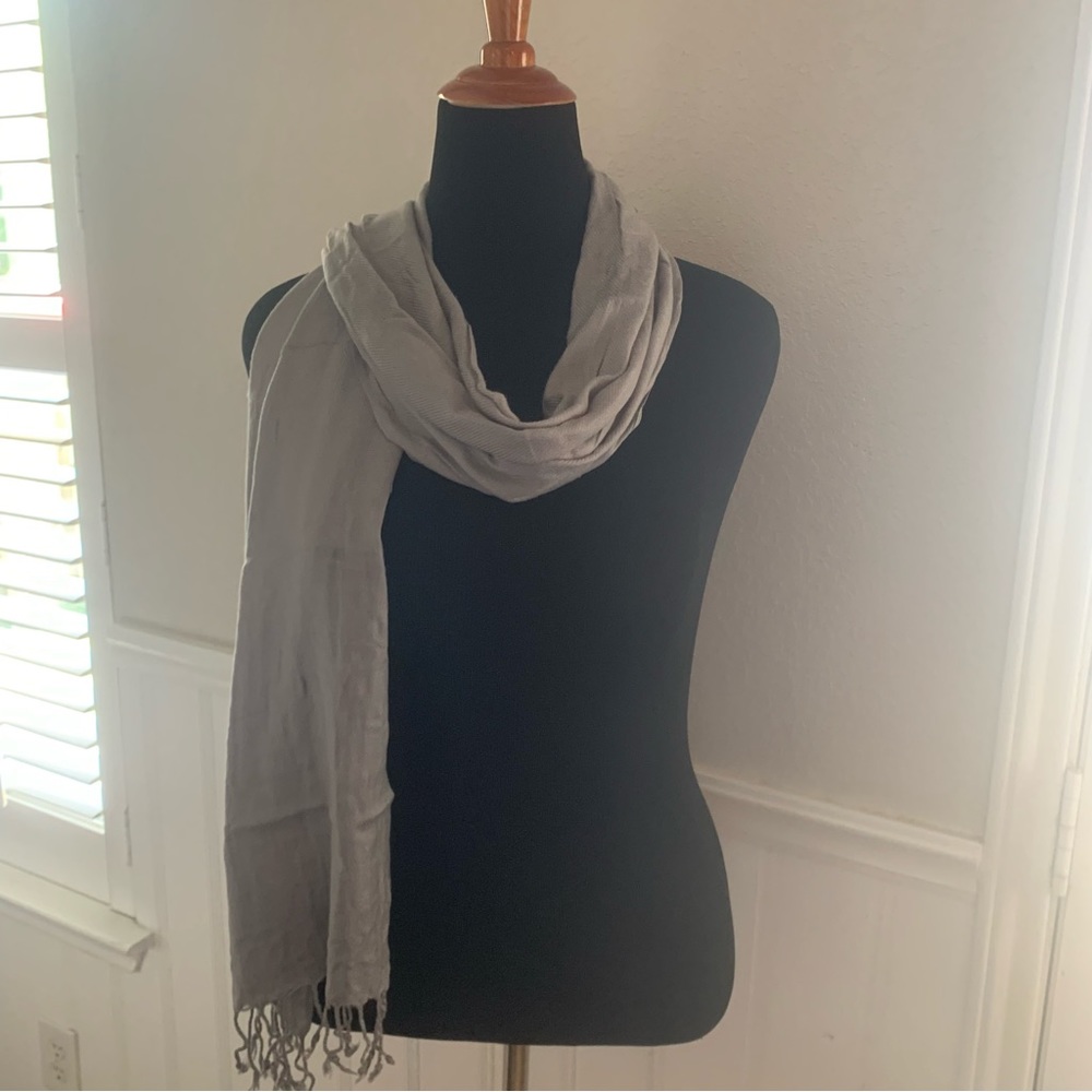 Gorgeous gray light weight scarf